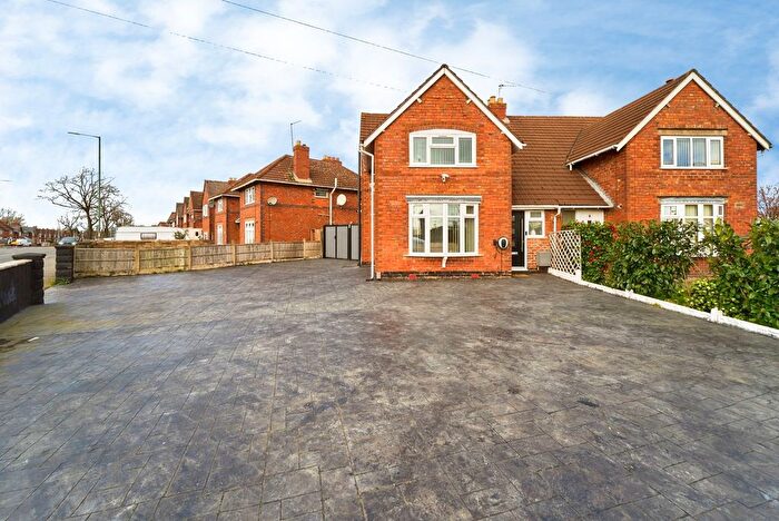 3 Bedroom Semi Detached House For Sale In Broadway West, Walsall, West Midlands, WS1