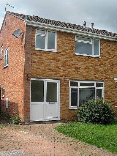 3 Bedroom Semi-Detached House To Rent In Brunel Close, Whitnash, Leamington Spa, CV31