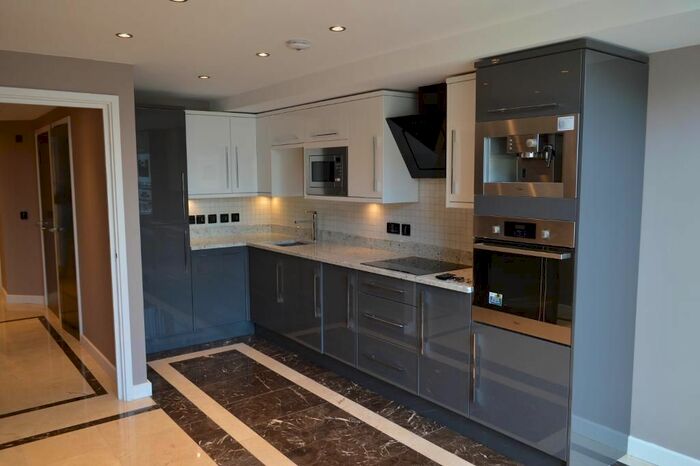 2 Bedroom Flat To Rent In Hopton Road, Woolwich Arsenal, Royal Arsenal, Woolwich, Greenwich, London, SE18