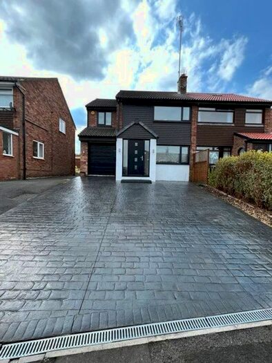 3 Bedroom Semi-Detached House To Rent In Sheep Gate Drive, Bury, BL8