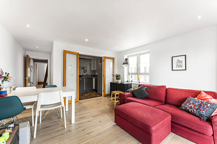 2 Bedroom Flat For Sale In St. Davids Square, London, E14