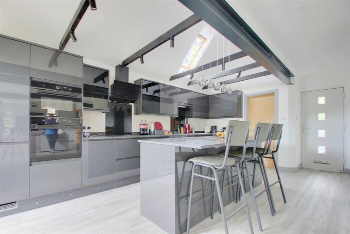 3 Bedroom Chalet To Rent In Ferringham Lane, Ferring, Worthing, BN12