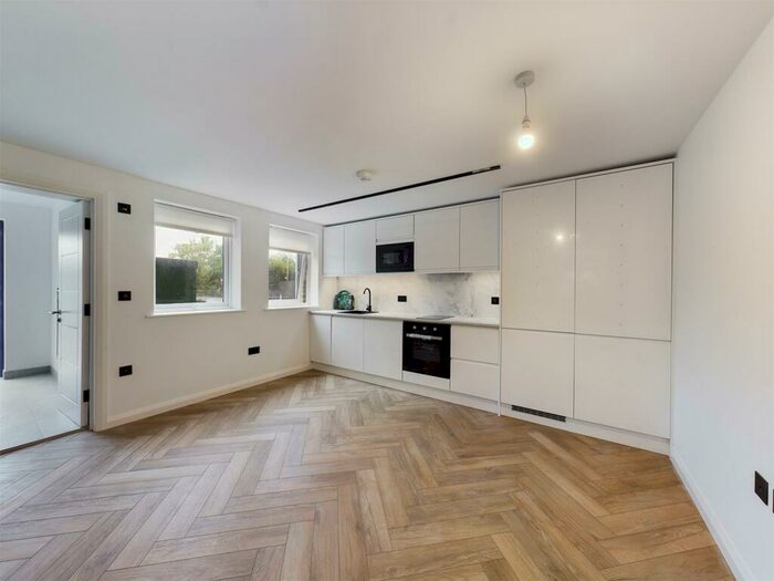 Studio To Rent In Faygate Lane, Faygate, Horsham, RH12