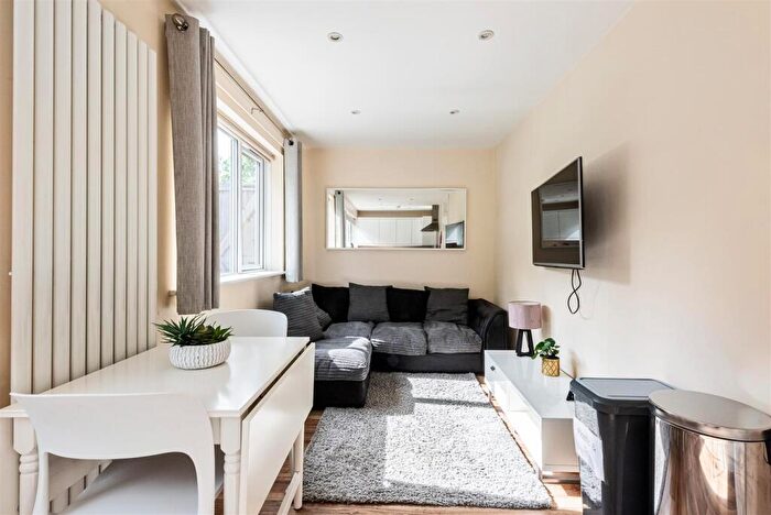 4 Bedroom House To Rent In Windrush Close, Bath, BA2