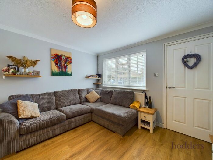 3 Bedroom End Of Terrace House For Sale In Hazelbank Road, Chertsey, Surrey, KT16