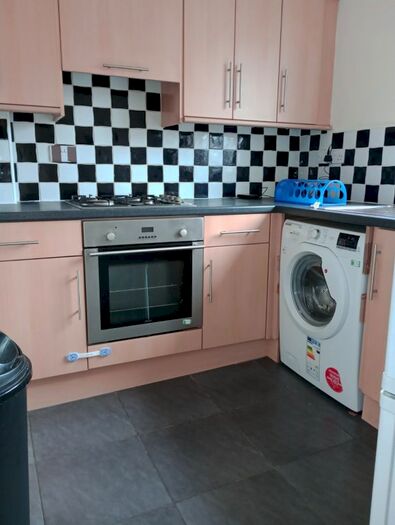 2 Bedroom Flat To Rent In Tenth Avenue, Newcastle Upon Tyne, NE6