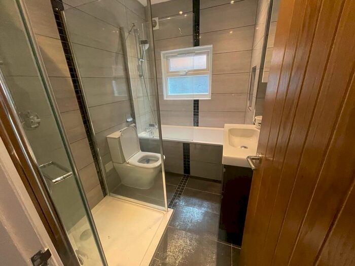 2 Bedroom Property To Rent In Windmill Road, Brentford, TW8