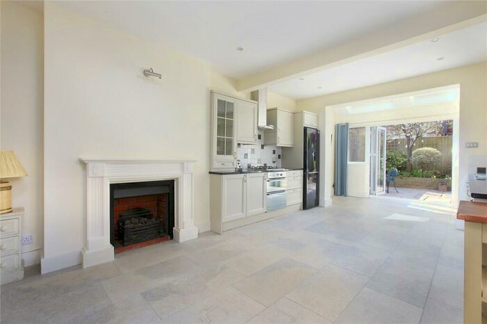 3 Bedroom Flat To Rent In Sisters Avenue, Battersea, London, SW11