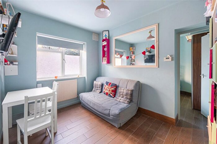 1 Bedroom Flat For Sale In Latchmere Road, Battersea, SW11