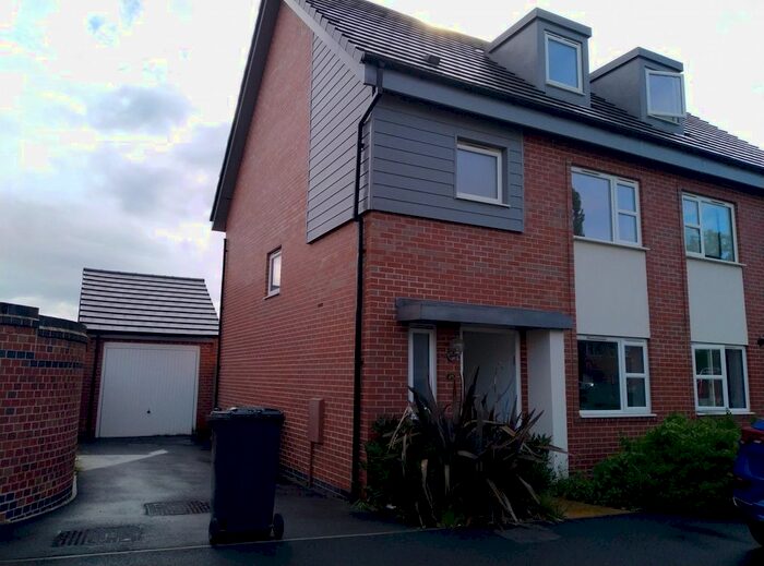 4 Bedroom Semi-Detached House To Rent In Summer Crescent, Beeston, NG9