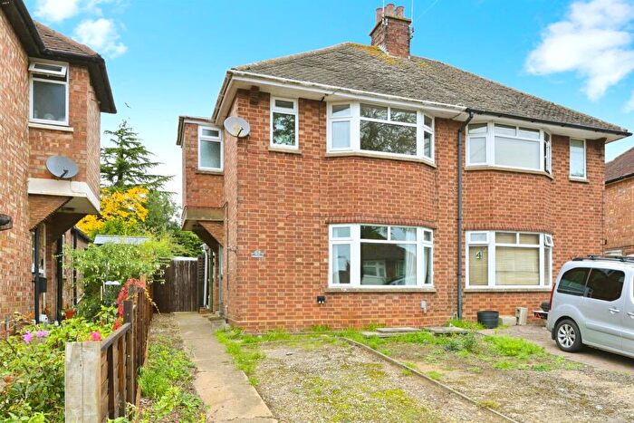 3 Bedroom Semi Detached House For Sale In Crescent Close, Market Harborough, LE16