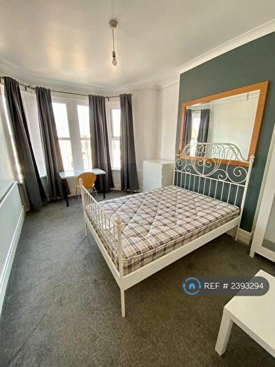 3 Bedroom Flat To Rent In Whitchurch Road, Cardiff, CF14