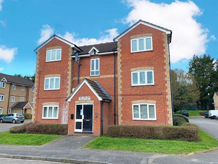 2 Bedroom Flat For Sale In Maplin Park, Slough, SL3