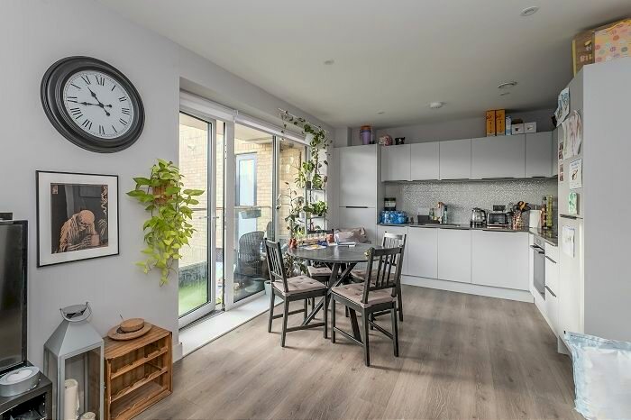 2 Bedroom Flat To Rent In Kilburn Lane, London, W10