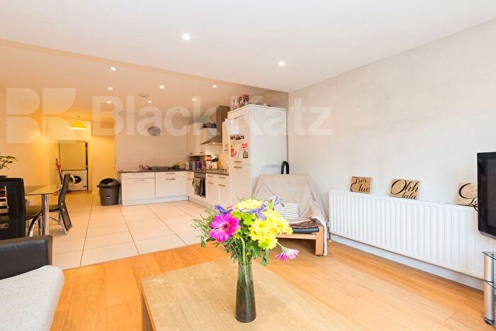 2 Bedroom Flat To Rent In Milton Road, Acton Central, W3