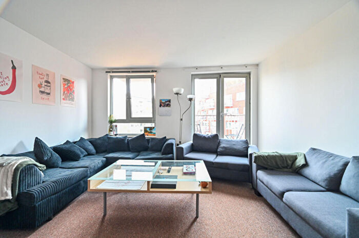 2 Bedroom Flat For Sale In Eden Grove, Holloway, N7