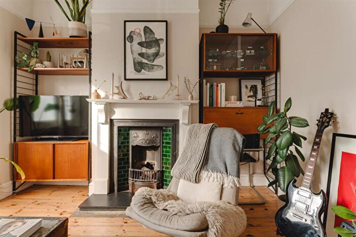 2 Bedroom Flat For Sale In Francis Road, London, E10