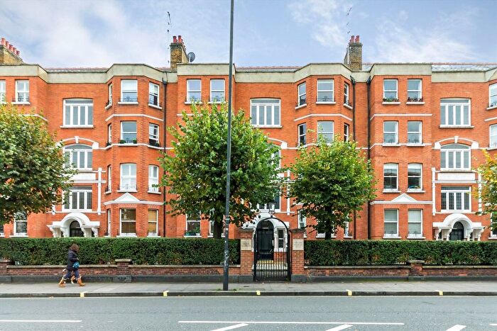 2 Bedroom Flat To Rent In Fulham Road, Fulham, London, SW6