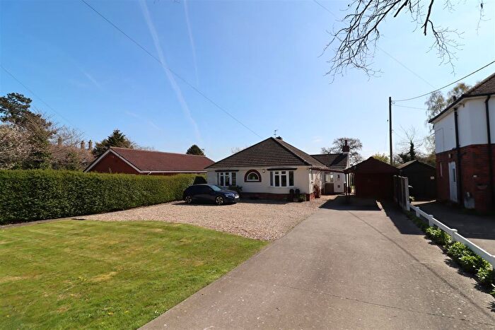 3 Bedroom Bungalow For Sale In Station Road, Alford, LN13