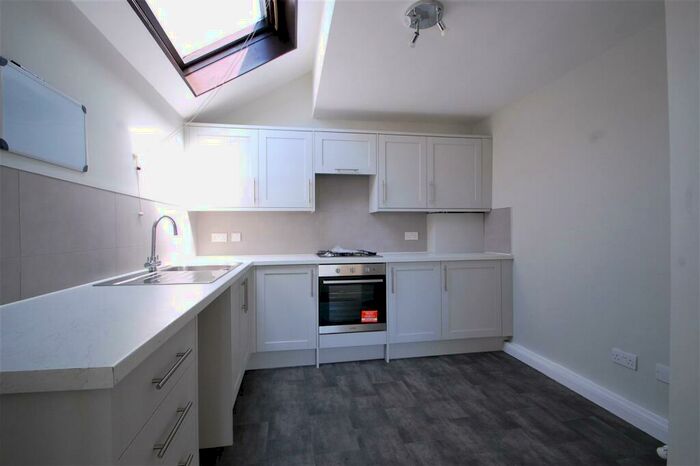 1 Bedroom Flat To Rent In A Station Road, Petersfield, GU32