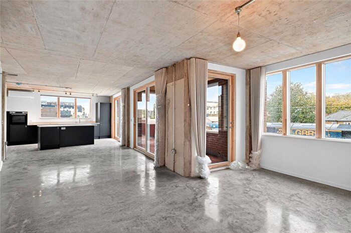 3 Bedroom Property To Rent In London Lane, London Fields, Hackney, London, E8