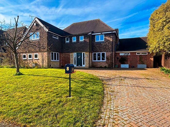 4 Bedroom Detached House For Sale In Mayflower Close, Hartwell, HP17