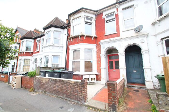 3 Bedroom Flat To Rent In Wightman Road, London, N8