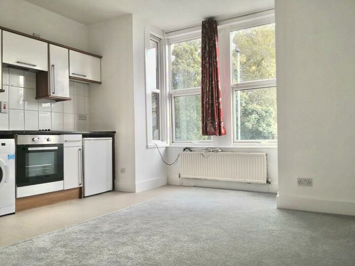 2 Bedroom Flat To Rent In Fratton Road, Portsmouth, PO1