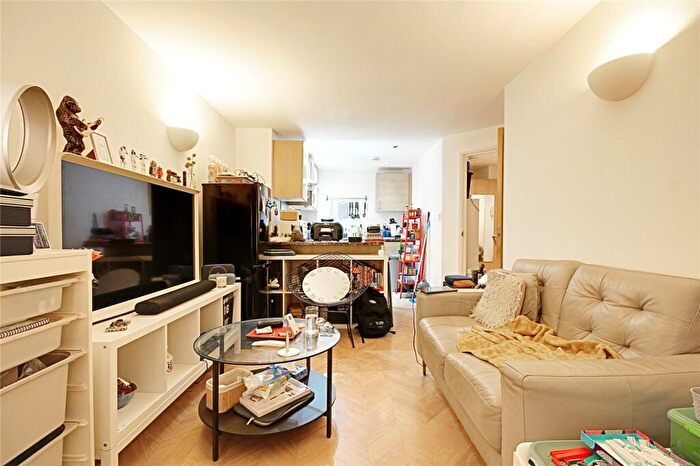1 Bedroom Flat To Rent In Silver Street, Enfield, EN1