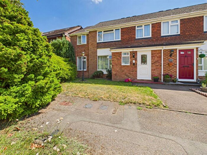 4 Bedroom End Of Terrace House For Sale In Curlew Drive, Tilehurst, Reading, RG31