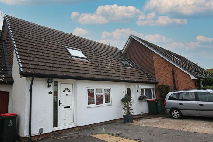 2 Bedroom Property To Rent In Pound Hill, Crawley, West Sussex., RH10
