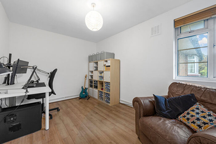 2 Bedroom Apartment For Sale In West Barnes Lane, New Malden, KT3