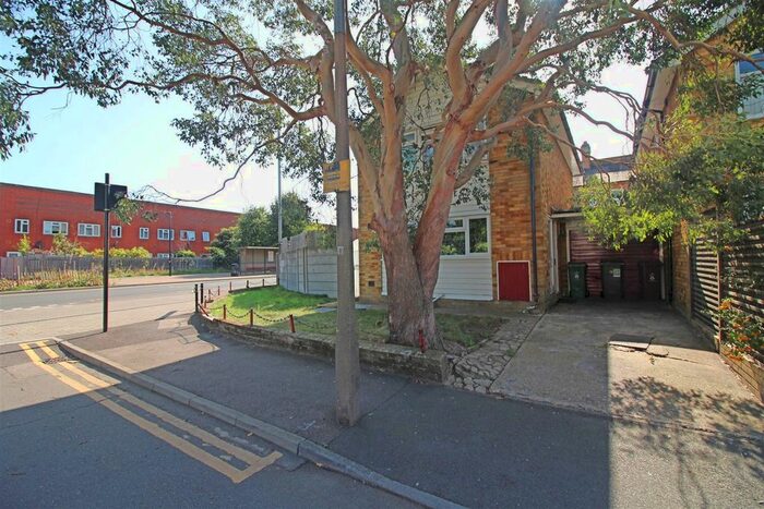 3 Bedroom Property To Rent In Samantha Close, London, E17