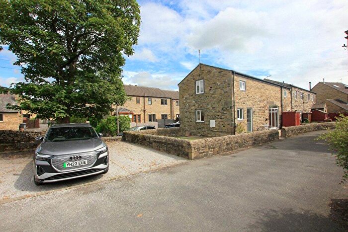 4 Bedroom Barn Conversion For Sale In Hainsworth Road, Silsden, BD20