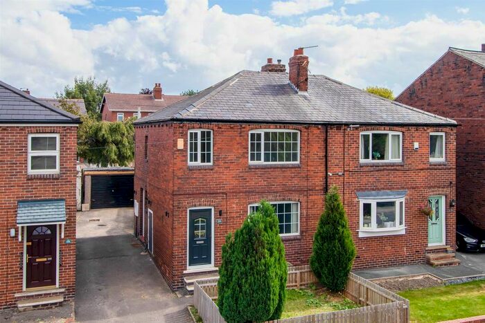 3 Bedroom Semi Detached House To Rent In Batley Road, Kirkhamgate, Wakefield, WF2