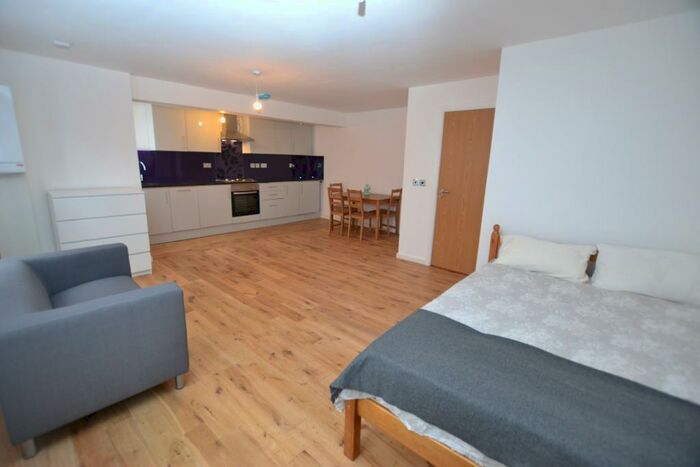 Studio To Rent In Vine Court, London, E1
