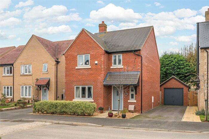 3 Bedroom Detached House For Sale In Marsh Furlong, Aston, Bampton, OX18