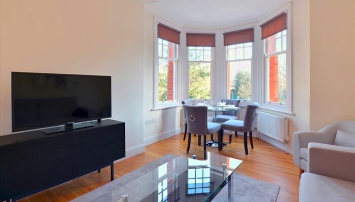 1 Bedroom Flat To Rent In Hamlet Gardens, London, W6