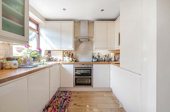 3 Bedroom End Of Terrace House For Sale In Hadley Road, Mitcham, Surrey, CR4