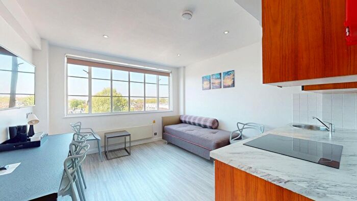 2 Bedroom Flat To Rent In Old Brompton Road, London, SW7