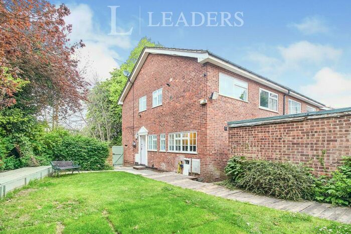 3 Bedroom Apartment To Rent In Melville Court, NG3