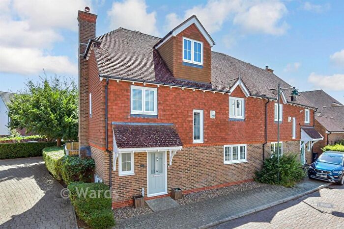 5 Bedroom Semi Detached House For Sale In Alderwick Grove, Kings Hill, West Malling, Kent, ME19