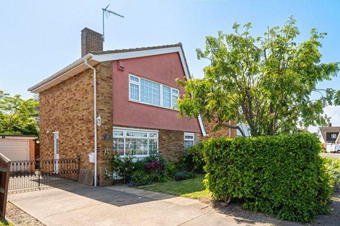 3 Bedroom Detached House For Sale In Conifer Close, Ormesby, NR29