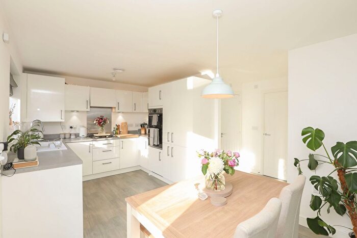 4 Bedroom Semi-Detached House For Sale In Hurrier Place, Halfway, S20