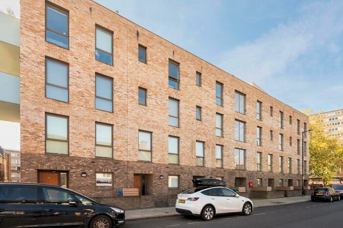 1 Bedroom Flat To Rent In East Street, Elephant And Castle, London, SE17