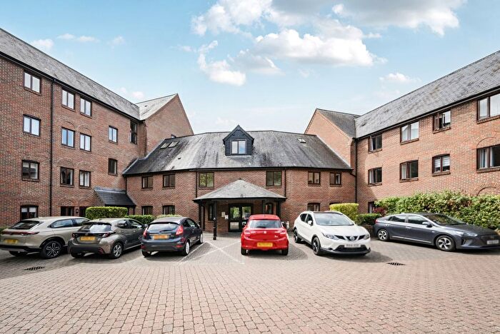 2 Bedroom Flat For Sale In Silk Lane, Twyford, Reading, Berkshire, RG10