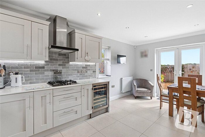 3 Bedroom Detached House For Sale In Hadfield Close, Wickford, Essex, SS11