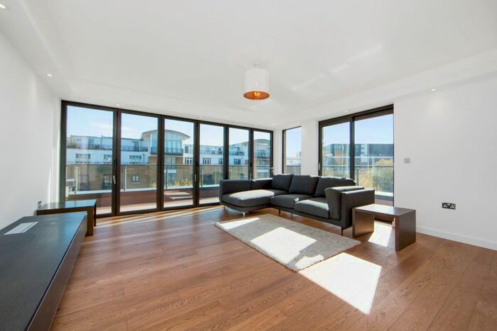 2 Bedroom Flat To Rent In Royal Tower Lodge, Cartwright Street London, E1