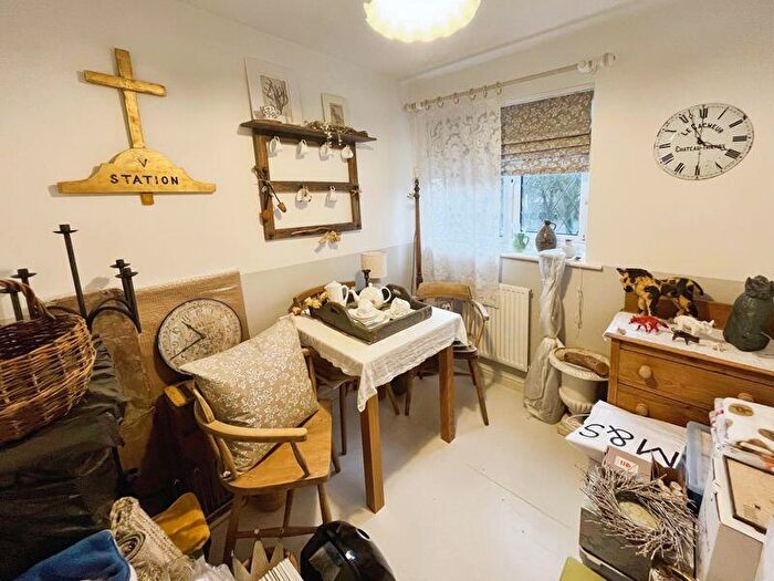 2 Bedroom Flat For Sale In Stanford Close, Stoneclough, M26