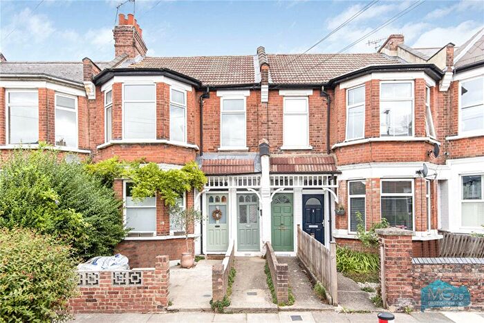 3 Bedroom Maisonette To Rent In Manor Park Road, East Finchley, London, N2